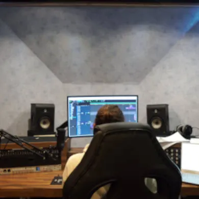 Studio de mixage LGX.STUDIO : écran, enceintes de monitoring et micro